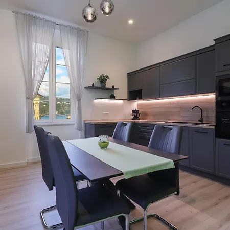 Luxury Sonja - With Hot Tub, Near Sea, Free Parking Apartment