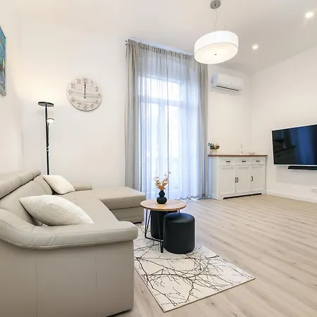 Luxury Sonja - With Hot Tub, Near Sea, Free Parking