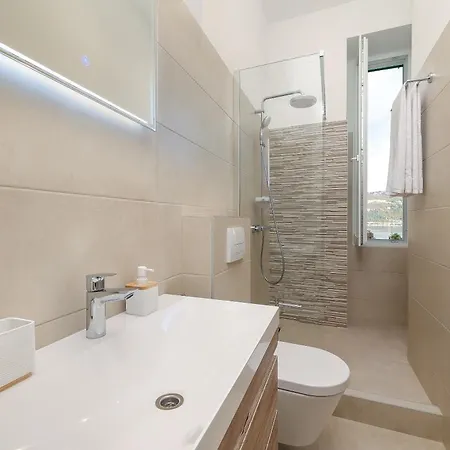 Appartement Luxury Sonja - With Hot Tub, Near Sea, Free Parking