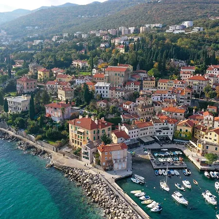 Luxury Sonja - With Hot Tub, Near Sea, Free Parking Appartement Opatija